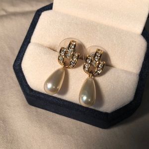 Pearl with stones earrings